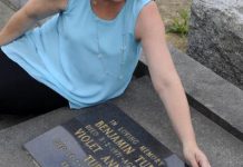 Poppy plaque for service