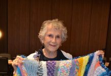 Locals pack hotel for knitting day