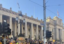 Firefighters warn Premier Allan of fire truck crisis