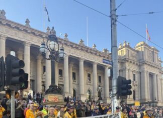 Firefighters warn Premier Allan of fire truck crisis